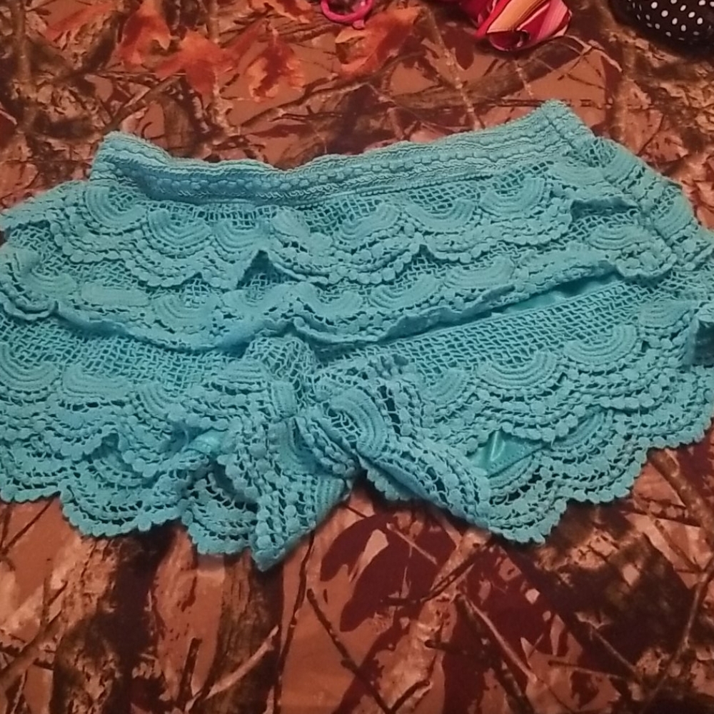 Shorts - Picture 2 of 3